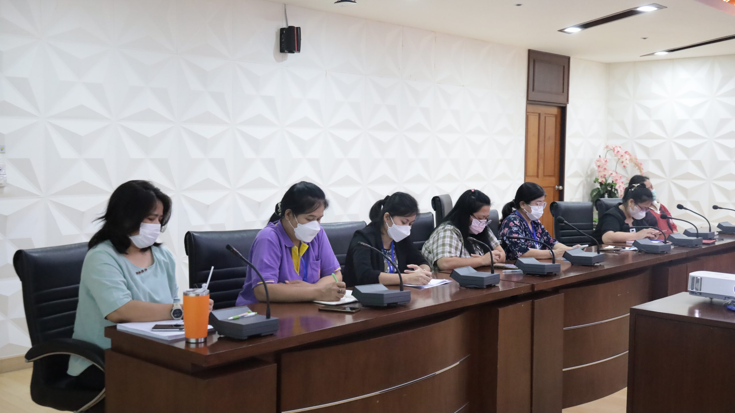 ประชุมเพื่อจัดหมวดผู้รับผิดชอบตามเกณฑ์ห้องสมุดสีเขียว Green Library#greenlibrary