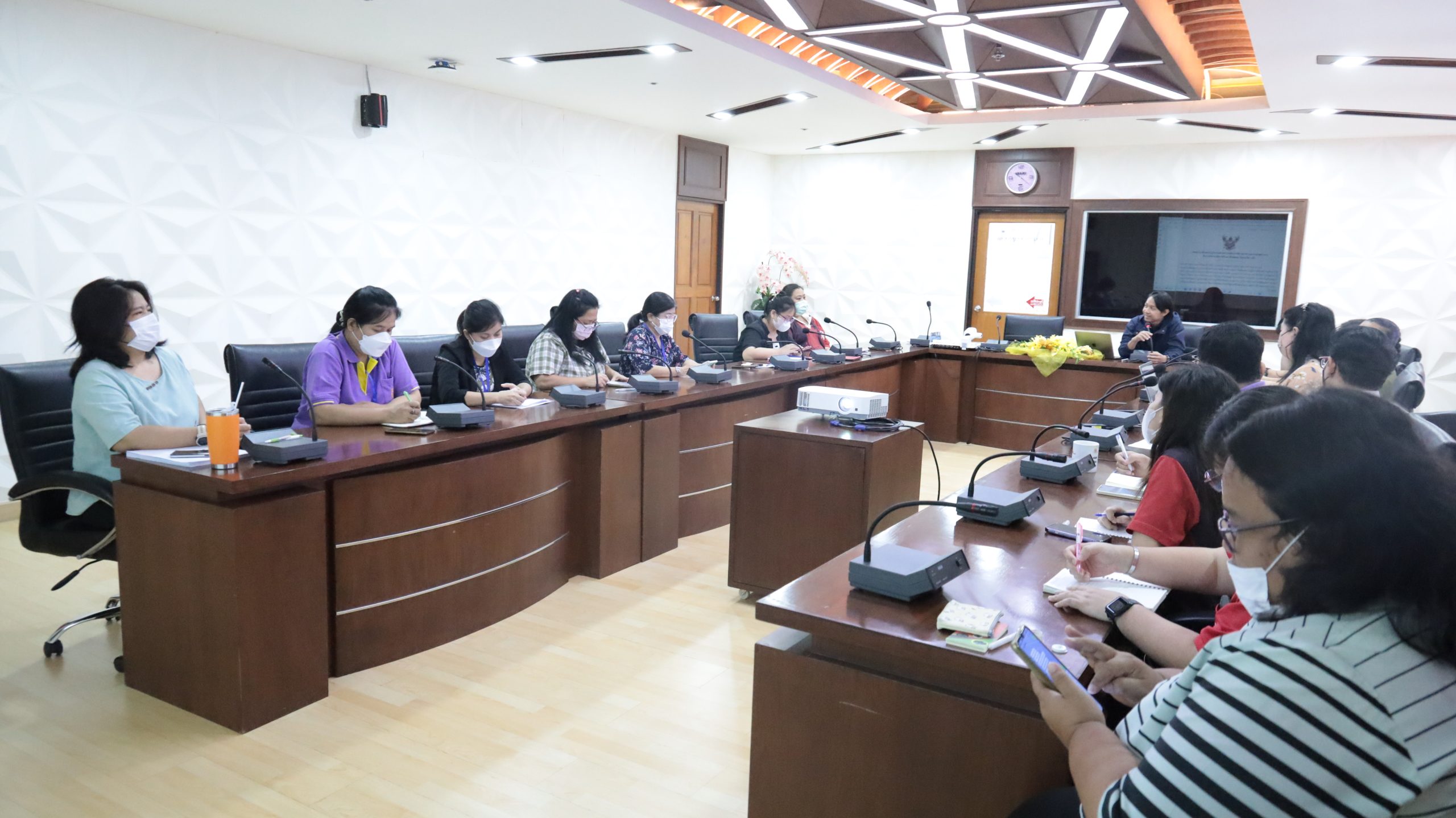 ประชุมเพื่อจัดหมวดผู้รับผิดชอบตามเกณฑ์ห้องสมุดสีเขียว Green Library#greenlibrary