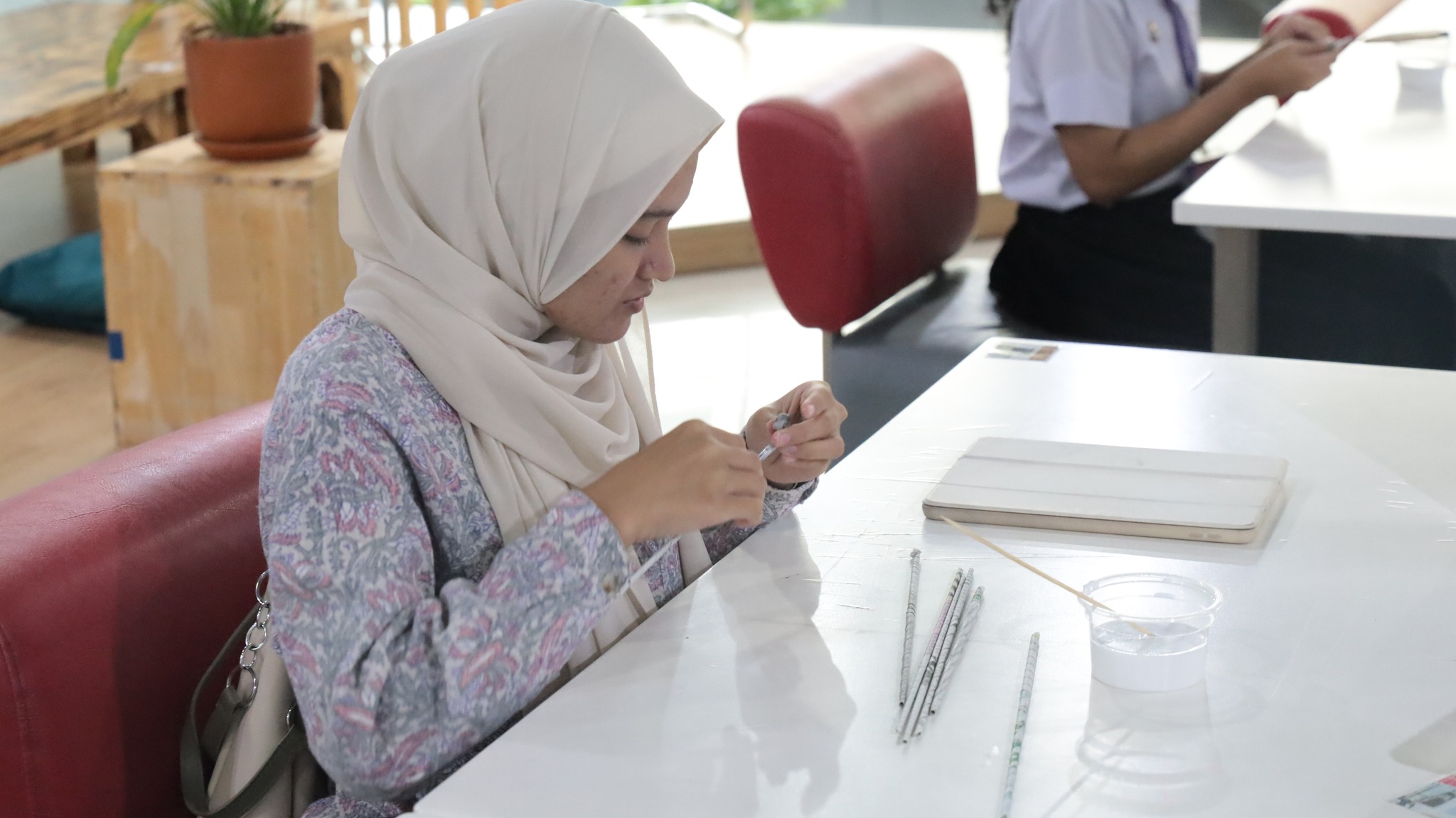 กิจกรรม “จานรองแก้วกาแฟจากกระดาษหนังสือพิมพ์”#greenlibrary #greenbsru