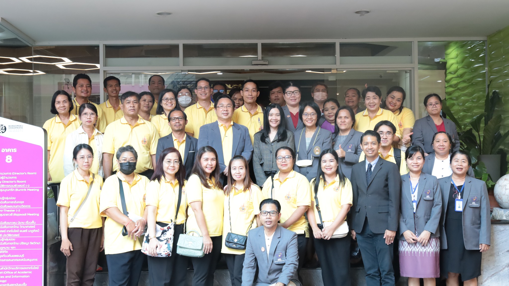 คณะผู้บริหารและบุคลากร สำนักวิทยบริการและเทคโนโลยีสารสนเทศ มหาวิทยาลัยราชภัฏอุตรดิตถ์ เข้าศึกษาดูงาน#greenlibrary
