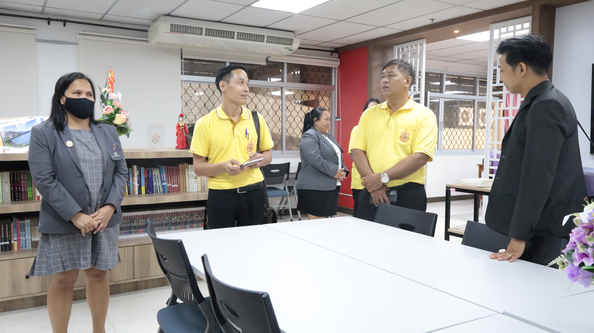 คณะผู้บริหารและบุคลากร สำนักวิทยบริการและเทคโนโลยีสารสนเทศ มหาวิทยาลัยราชภัฏอุตรดิตถ์ เข้าศึกษาดูงาน