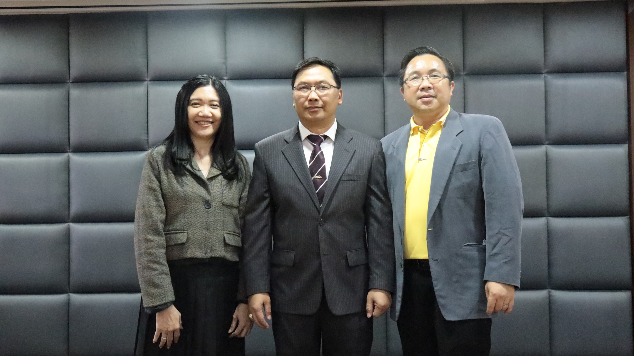 คณะผู้บริหารและบุคลากร สำนักวิทยบริการและเทคโนโลยีสารสนเทศ มหาวิทยาลัยราชภัฏอุตรดิตถ์ เข้าศึกษาดูงาน