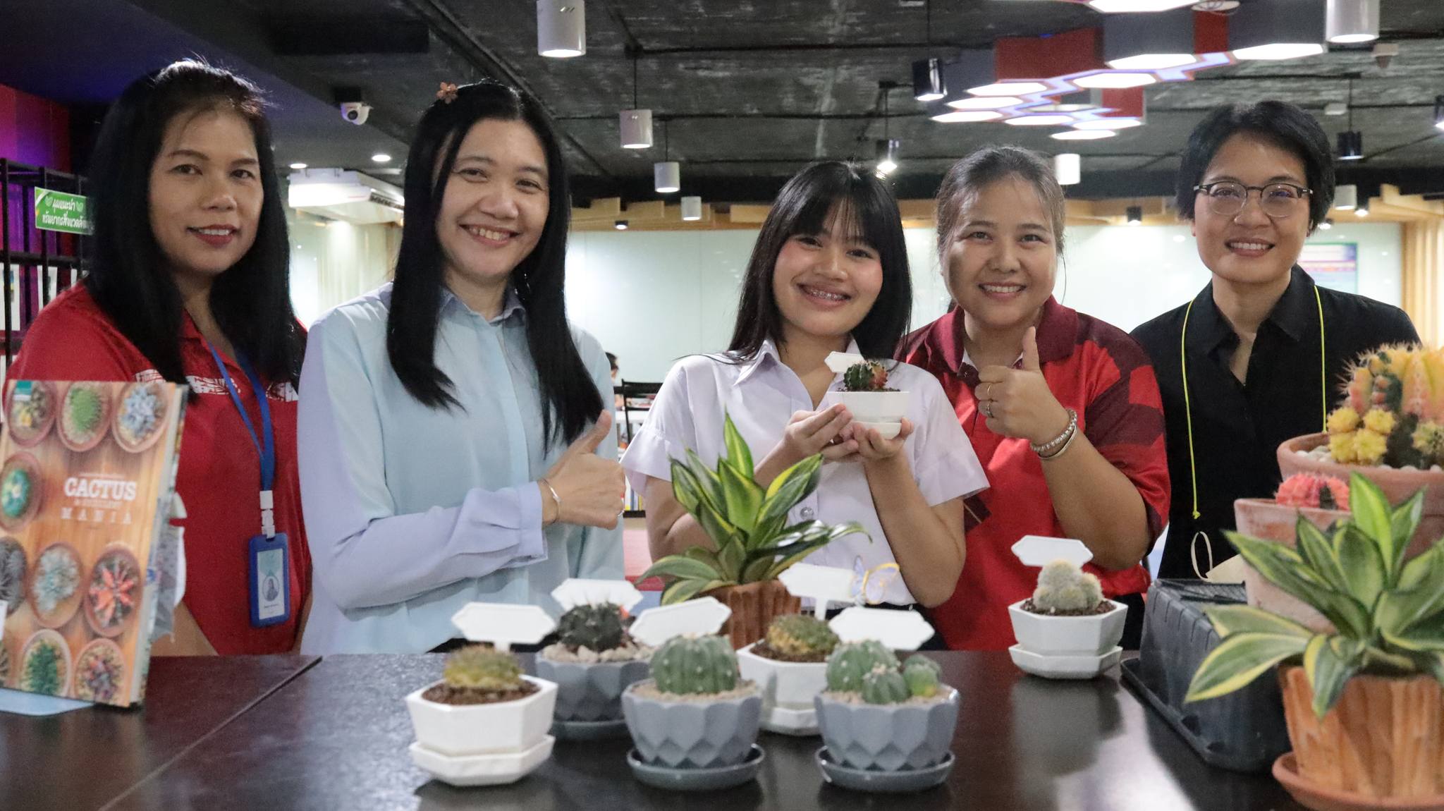 กิจกรรม Green Corner ปลูกต้นไม้ ปลูกใจรักษ์สิ่งแวดล้อม#greenlibrary