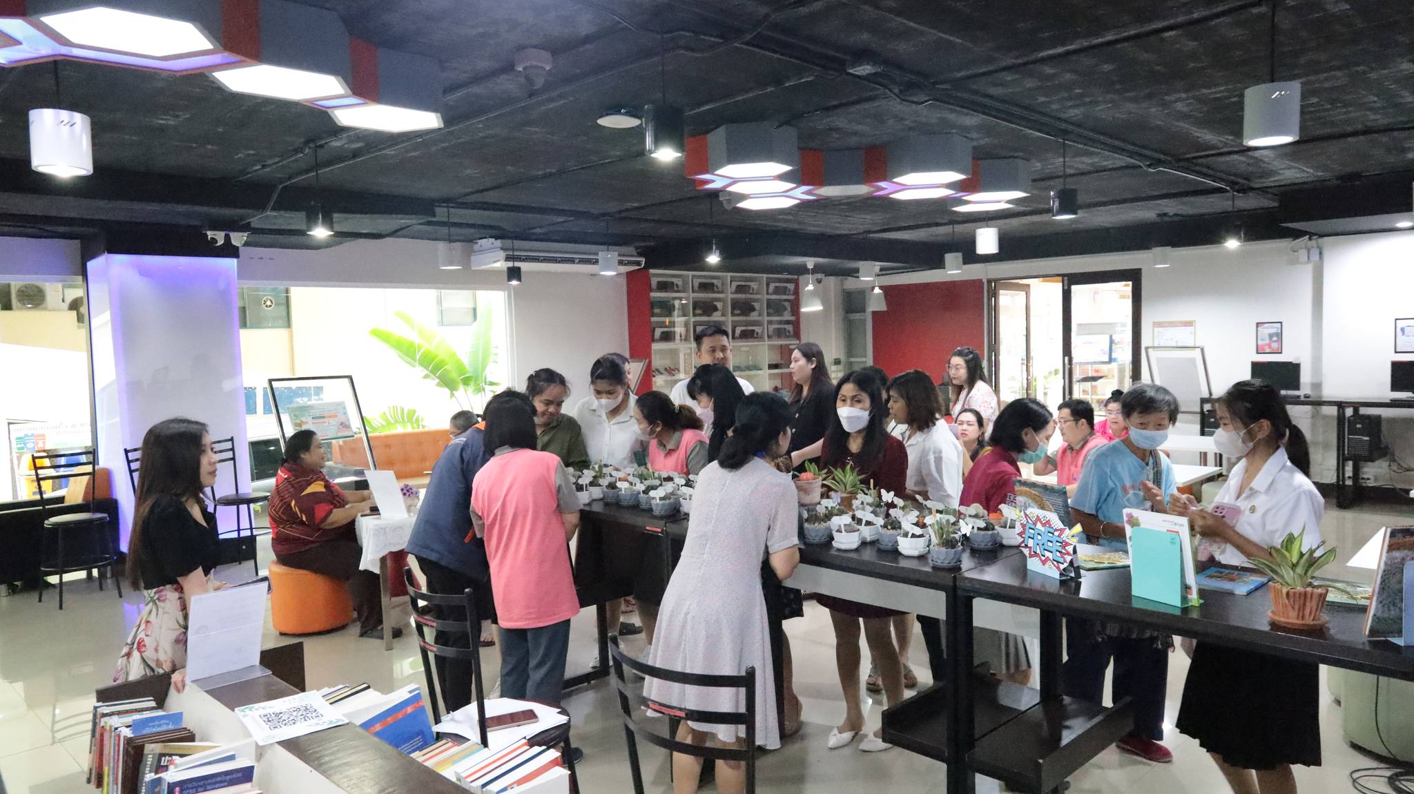 กิจกรรม Green Corner ปลูกต้นไม้ ปลูกใจรักษ์สิ่งแวดล้อม#greenlibrary
