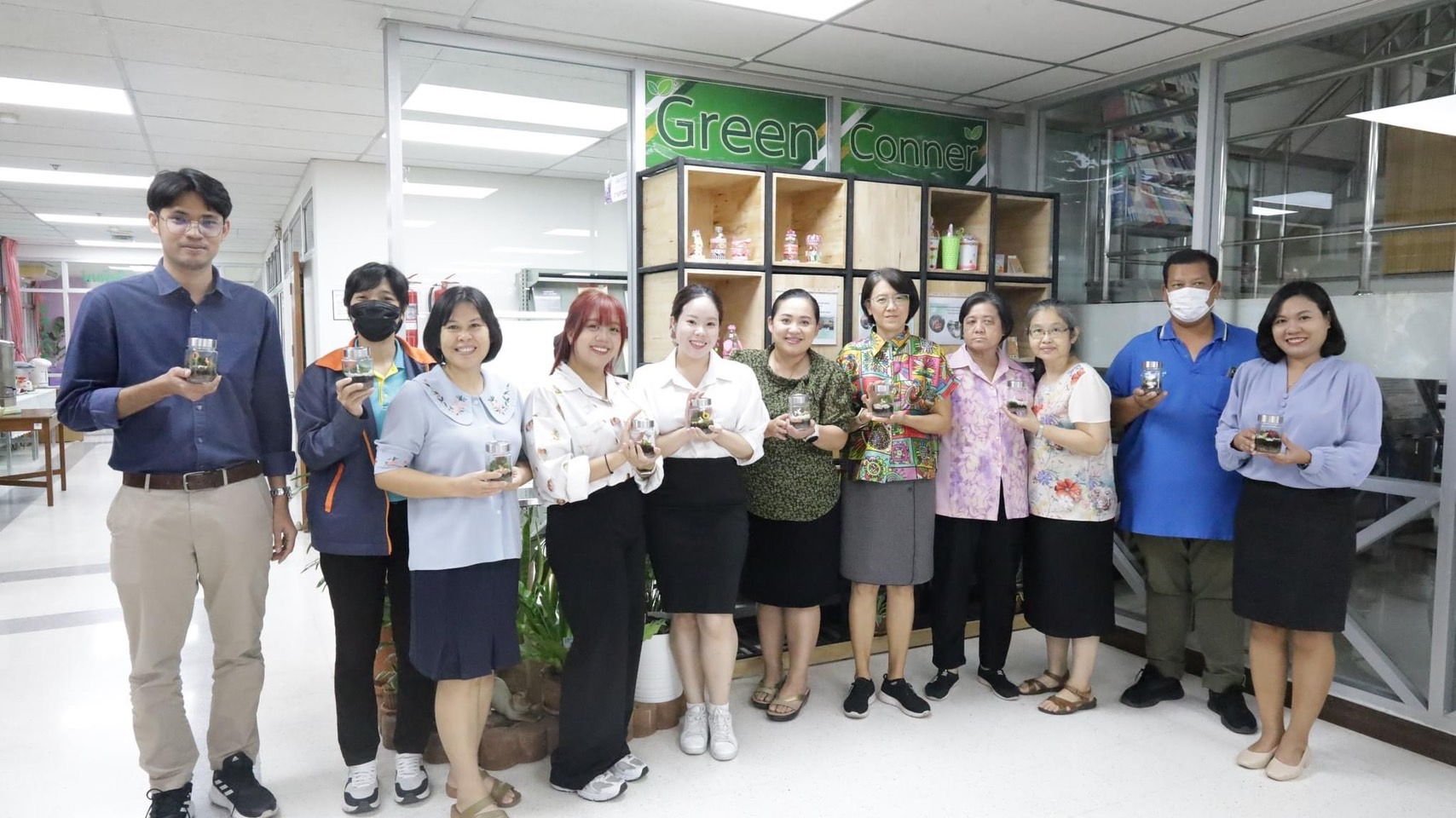 กิจกรรม Workshop สร้างสรรค์ DIY สวนในขวดแก้ว#greenlibrary