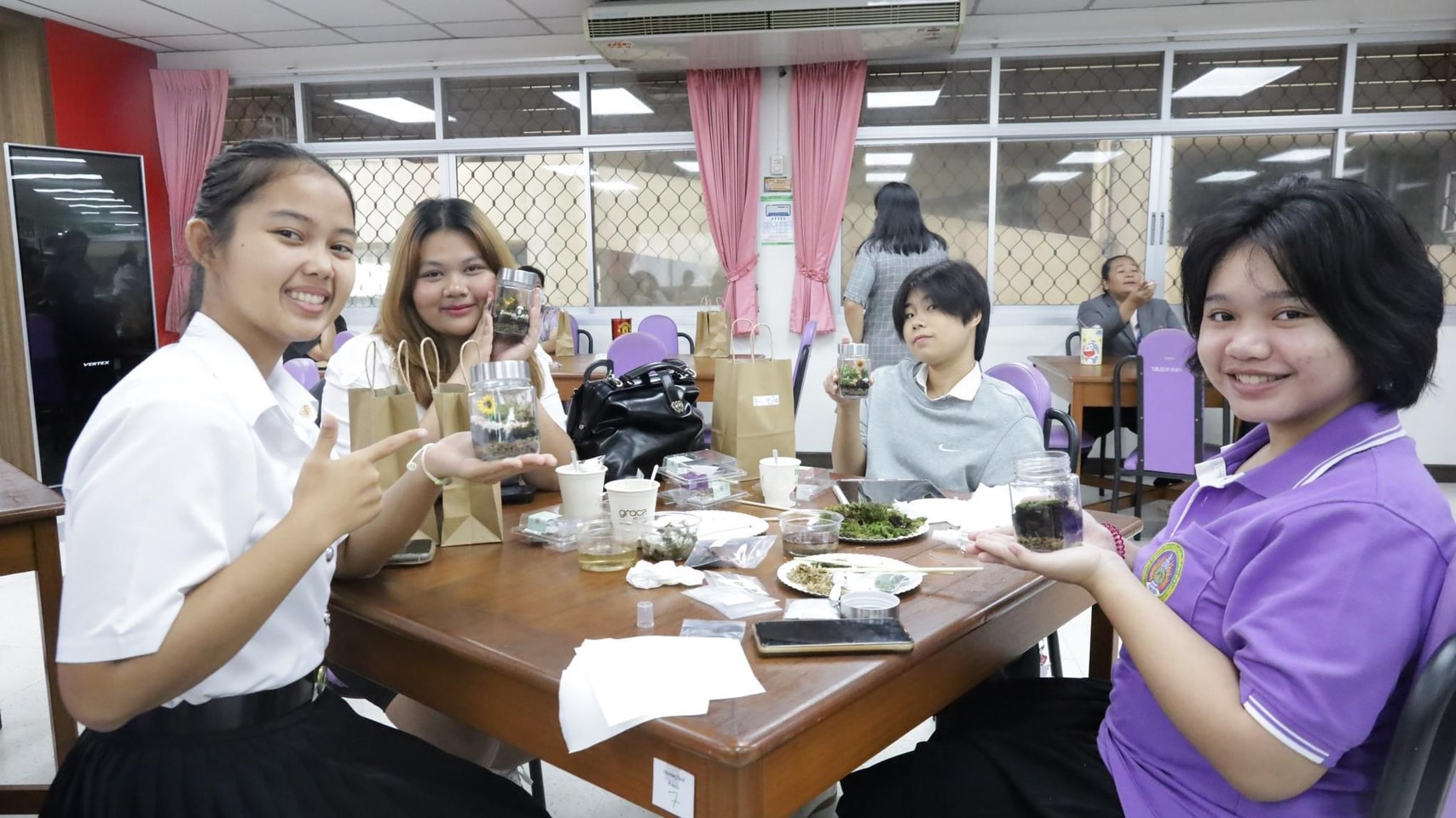 กิจกรรม Workshop สร้างสรรค์ DIY สวนในขวดแก้ว#greenlibrary